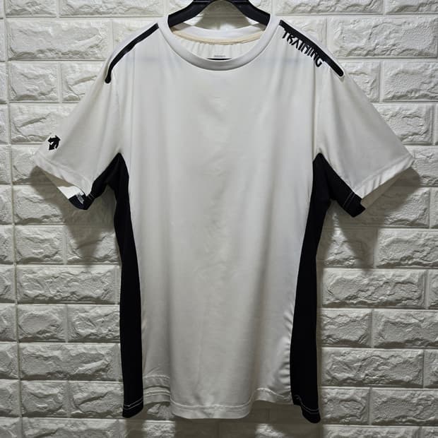 데상트 기능성 반팔티 100