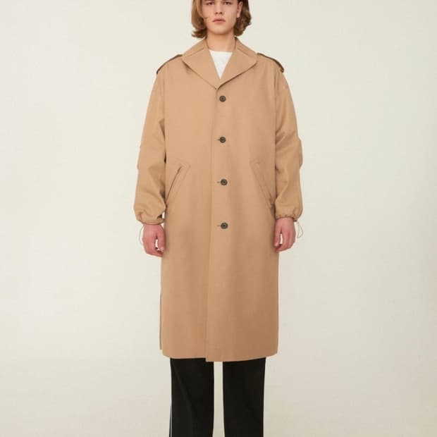 아더에러 트렌치코트