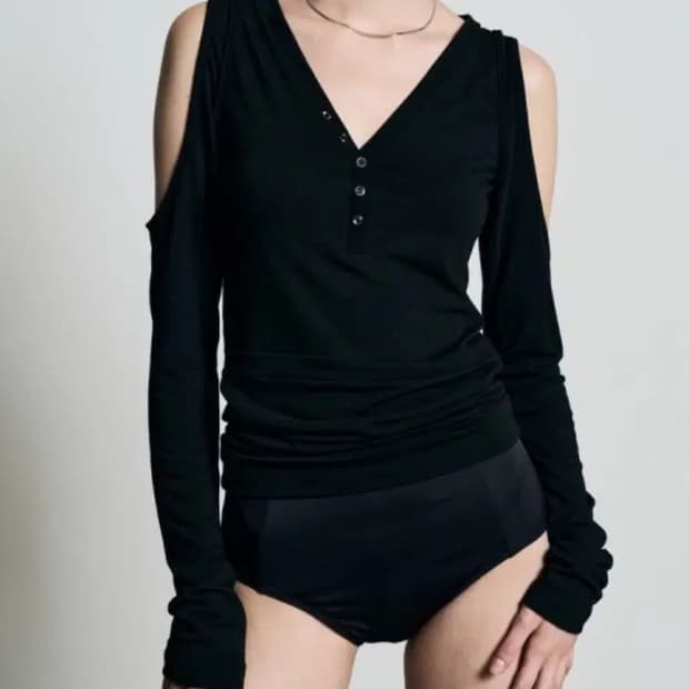 보헤미안서울 홀버튼 롱슬리브 탑 블랙