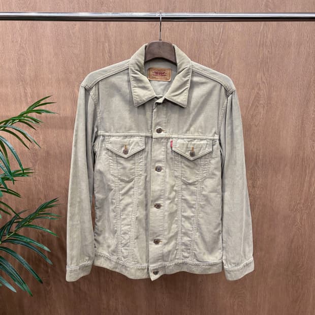 리바이스 코듀로이 트러커 자켓 후면 컬러 자수 레드 탭 디테일 베이지