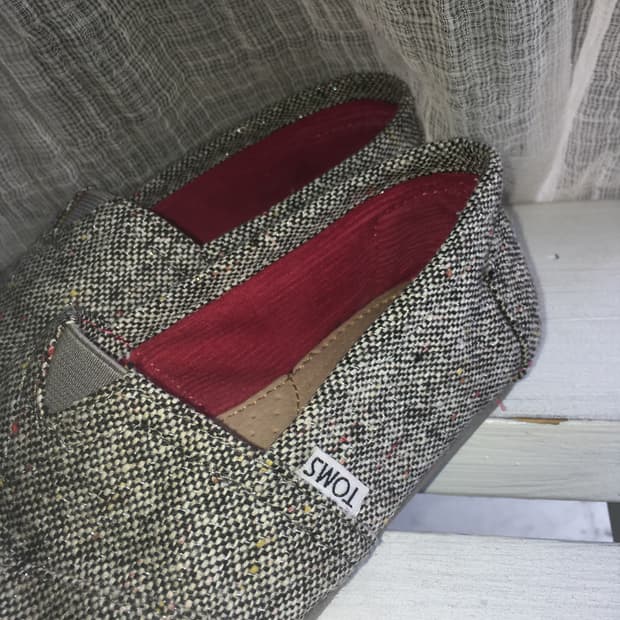 Toms slip on