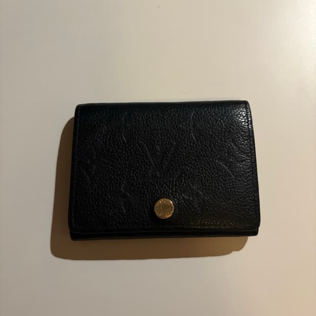 루이비통 카드 홀더 모노그램 엠보스 블랙