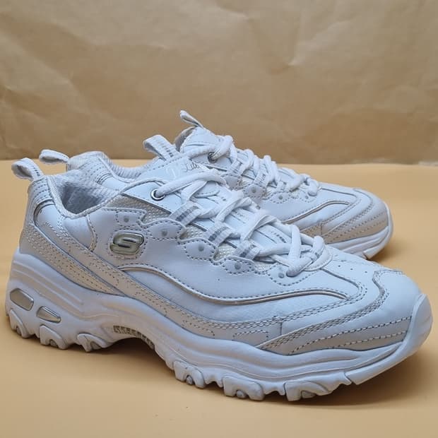 스케쳐스 딜라이트 화이트 여성운동화235.