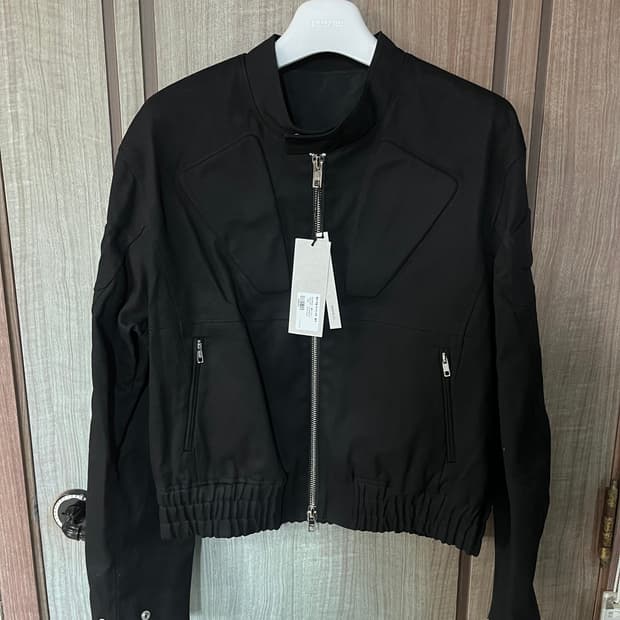 [새상품] 르마드 엠보 트윌 라이더 자켓 블랙