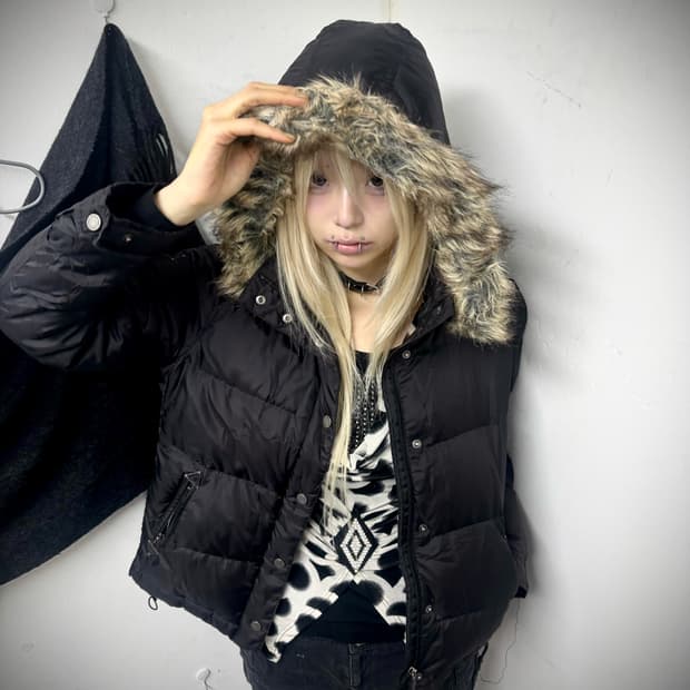 “Vintage” Y2K Mood Black Fur Padding