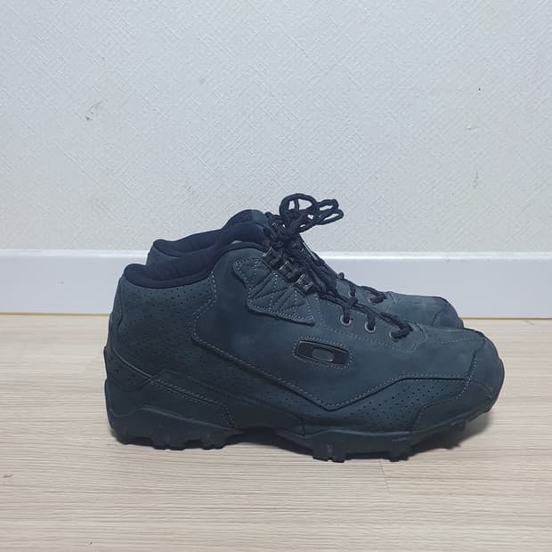 오클리 바탈리온 트레킹화 300