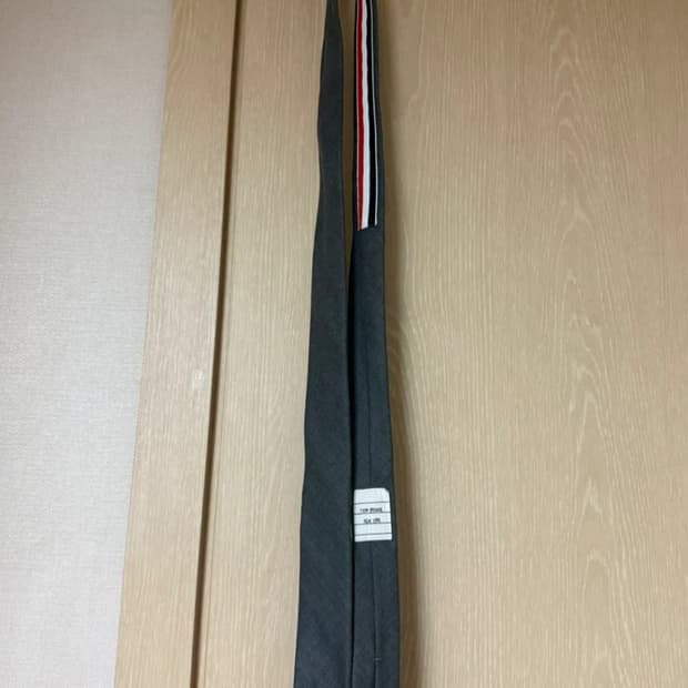 톰브라운 그레이 넥타이