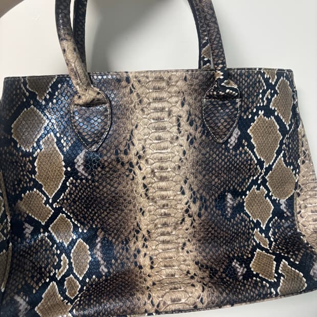 가죽가방 악어백 뱀피무늬