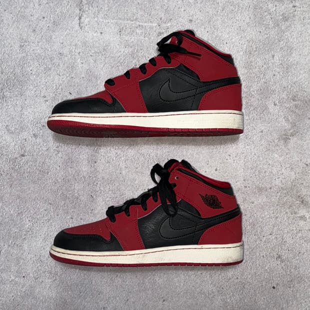 나이키 에어조던1 미드 블랙/레드 240