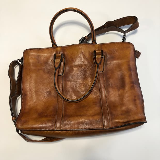 카우하이드 에이징 레더백