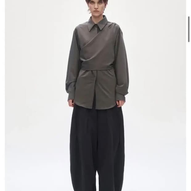 트리밍버드 랩셔링블라우스 애쉬브라운