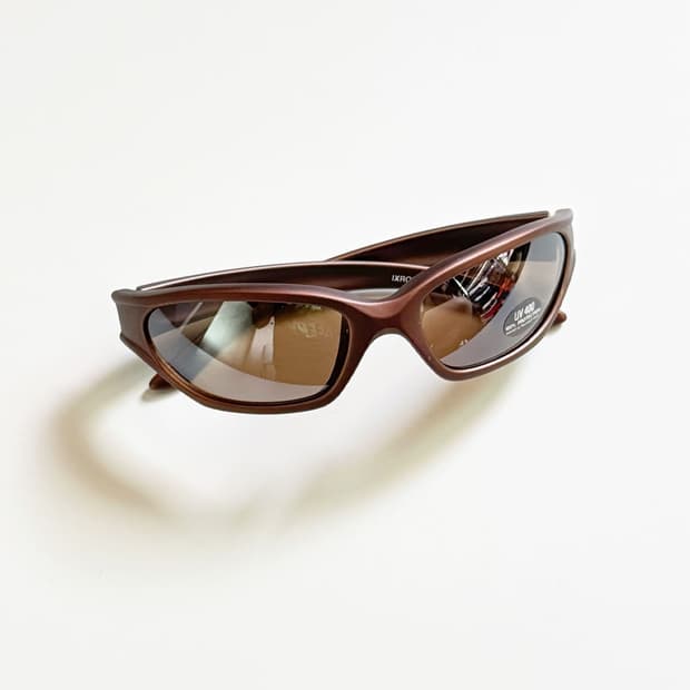 IXRON 브라운 랩어라운드 스포티 프레임 빈티지 선글라스