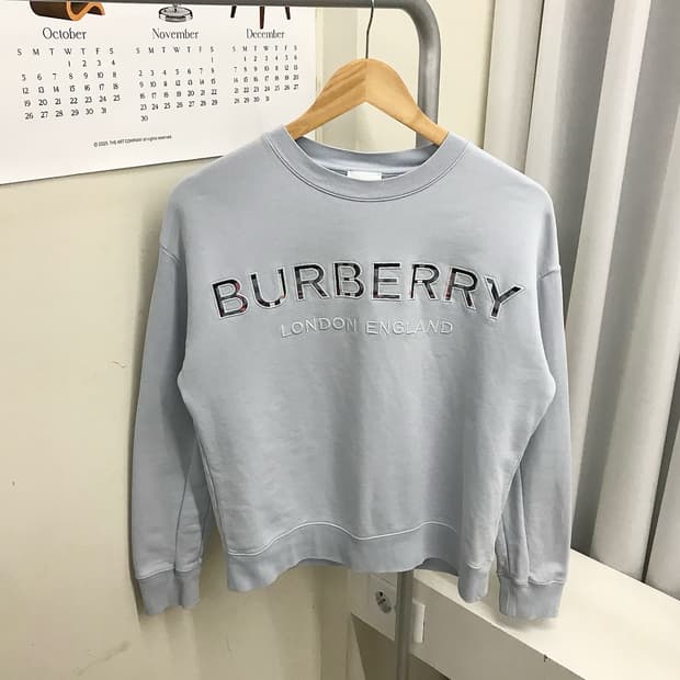 버버리 빅로고 맨투맨