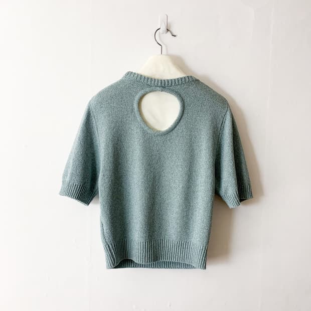 아모멘토 스카이블루 백홀 니트 