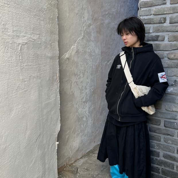 엄브로 후드집업