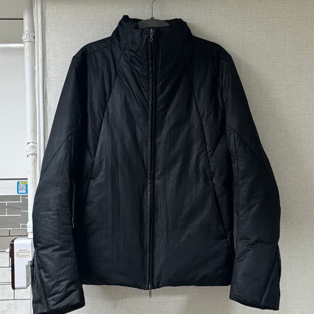 카즈유키 쿠마가이 어태치먼트 절개 패딩