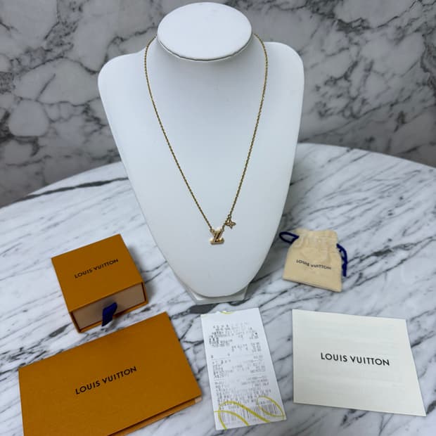 루이비통 아이코닉 에나멜 네크리스 목걸이

