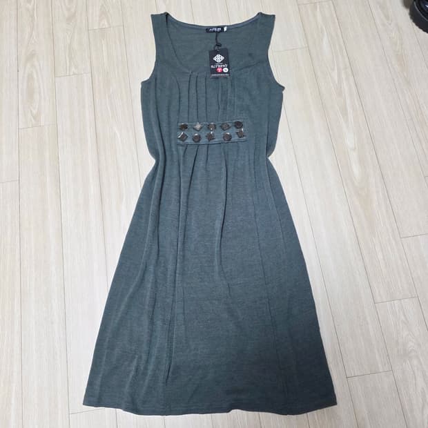 ALTRENY 빈티지)챠콜 모리걸st 큐빅 로맨틱니트A라인 민소매 원피스