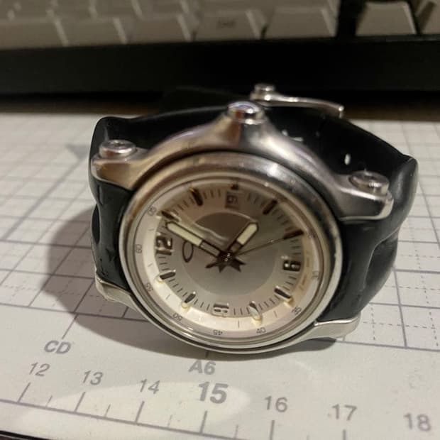 오클리 디토네이터 아날로그 워치