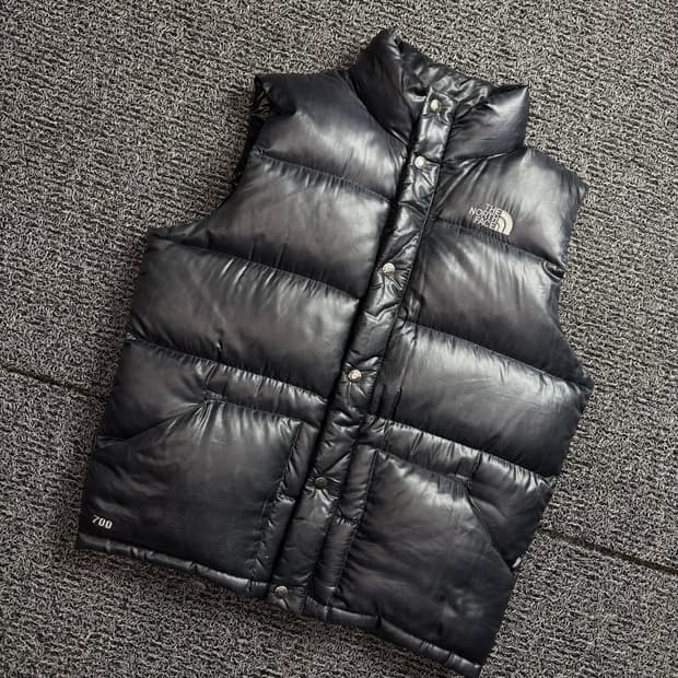 노스페이스 레트로 글로시 경량 다운 베스트 블랙 2143
