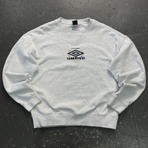 100 엄브로 맨투맨