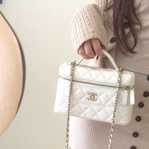  26신상 샤넬VIP 화이트 캐비어 롱 베니티 토드 체인숄더백