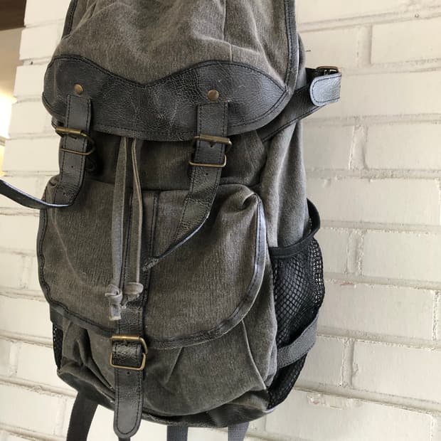 그레이 가죽 빈티지 백팩