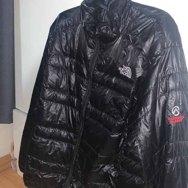 노스페이스 유광 경량패딩 써밋 M 95