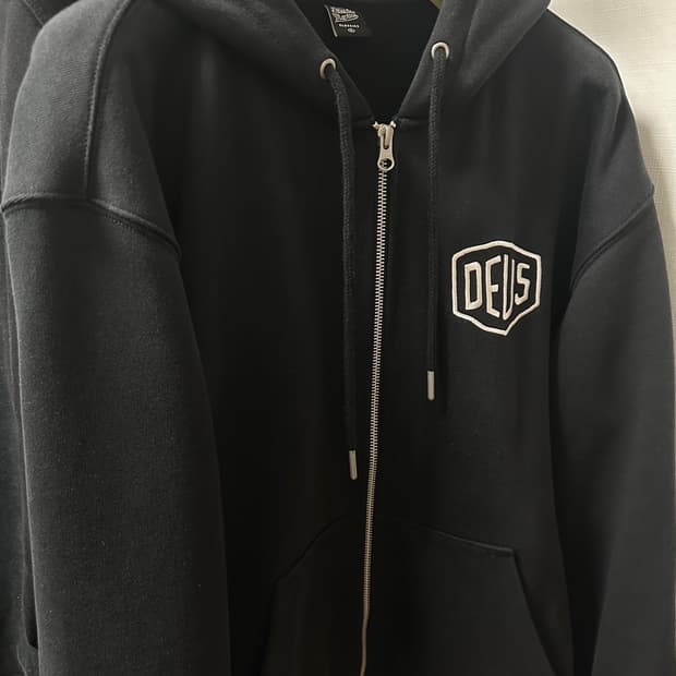 M 데우스 엑스 마키나 서울 컬리지 후드집업 블랙