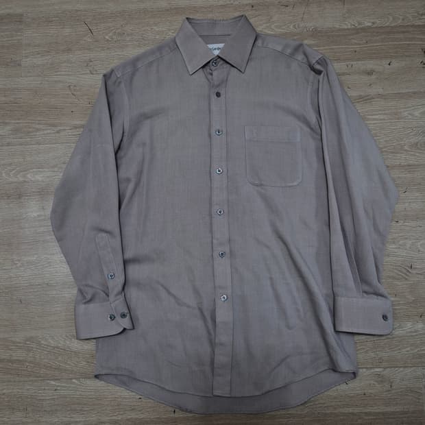 입생로랑 클래식 미니멀 포켓 솔리드 셔츠 S(90)