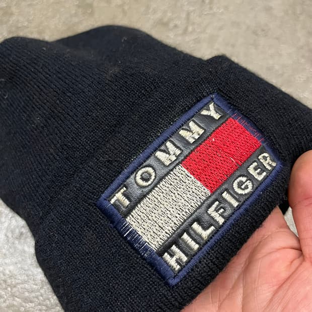 타미힐피거 로고 비니