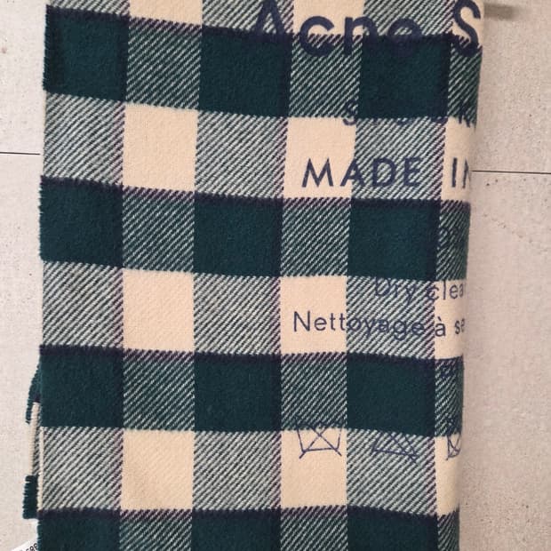 아크네 스튜디오 캐시어(Cassiar) 체크 머플러 스카프