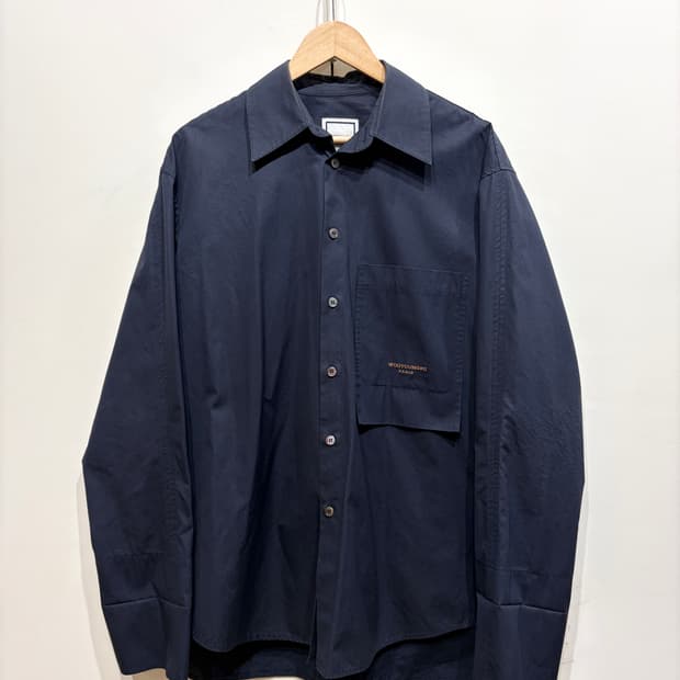 우영미 코튼 백로고 셔츠