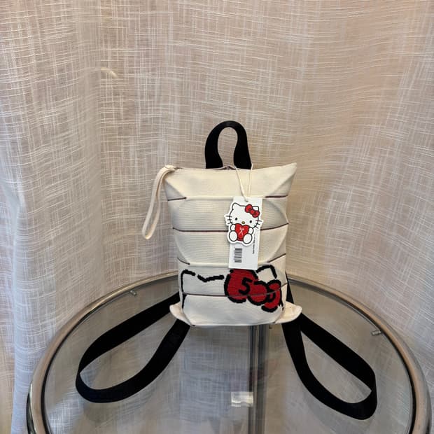 정품 조셉앤스테이시 X 키티 플리츠 백팩   