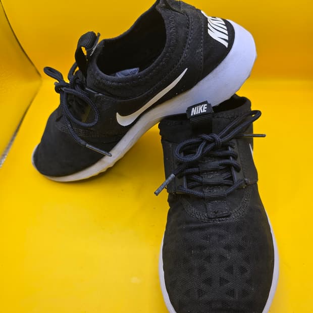 나이키 Juvenate 러닝화225