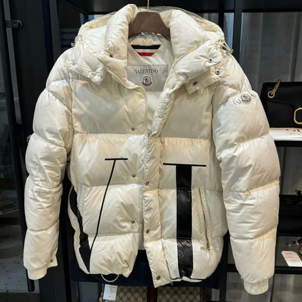 [정품] 발렌티노 × 몽클레어 VLTN 레터링 화이트 패딩 M