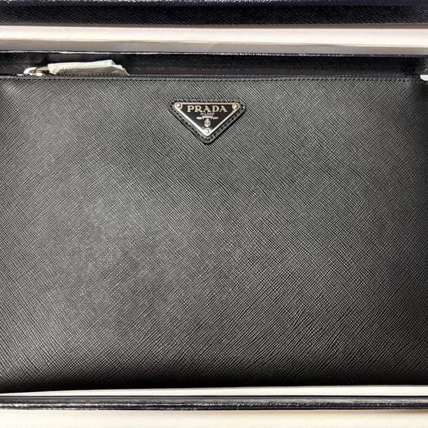 프라다 사피아노 클러치 블랙 새제품 남녀공용