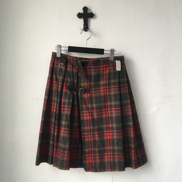 Belted wrap woolen skirt