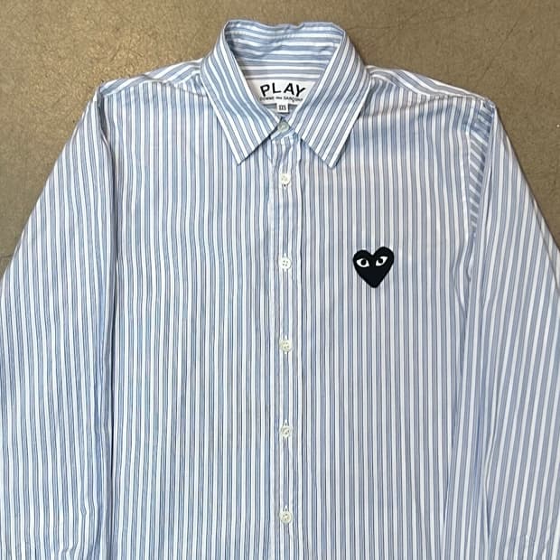 XXS 꼼데가르송 블랙 하트 와펜 스카이블루 스트라이프 셔츠