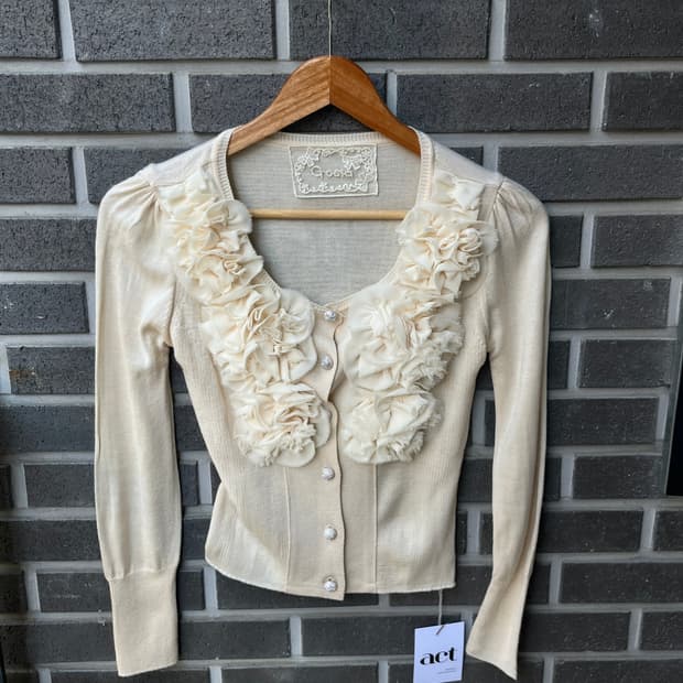 Gosia 고샤 플로럴 러플 가디건