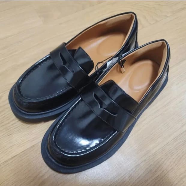 유니클로c 컴필터치 로퍼 새상품(발 사이즈 230까지 가능)