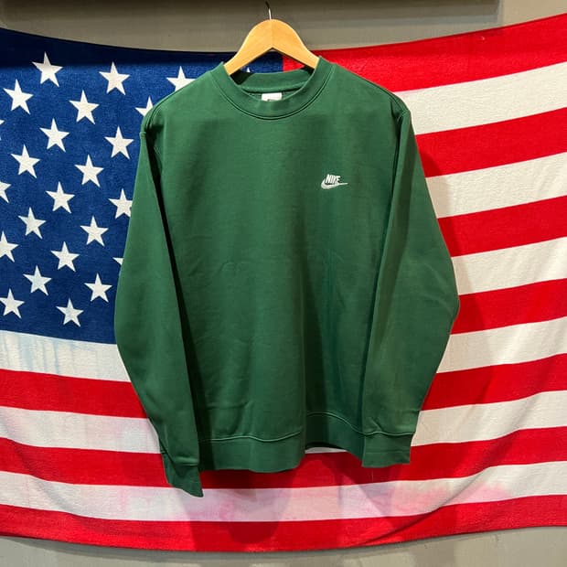 나이키 스우시 맨투맨 그린