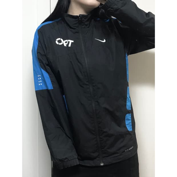 나이키 트레이닝 바람막이 L