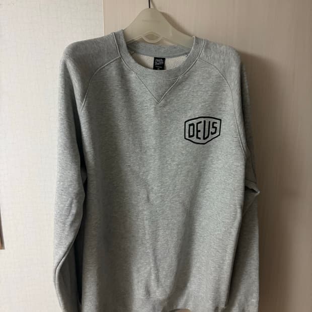 데우스 회색 맨투맨