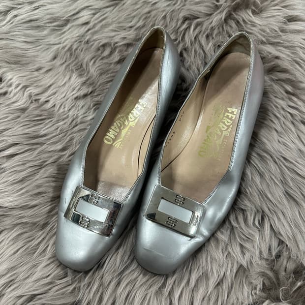36) 페레가모 Buckled  Loafers