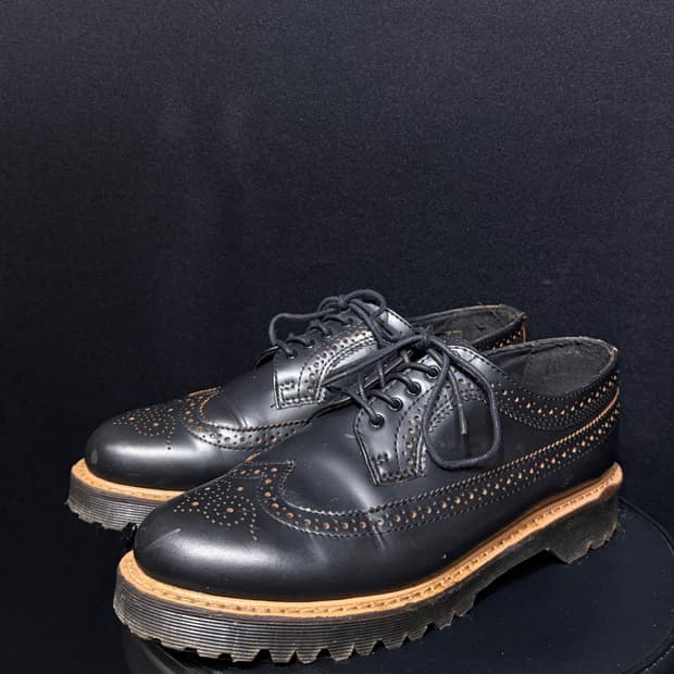 닥터마틴 윙팁 로퍼