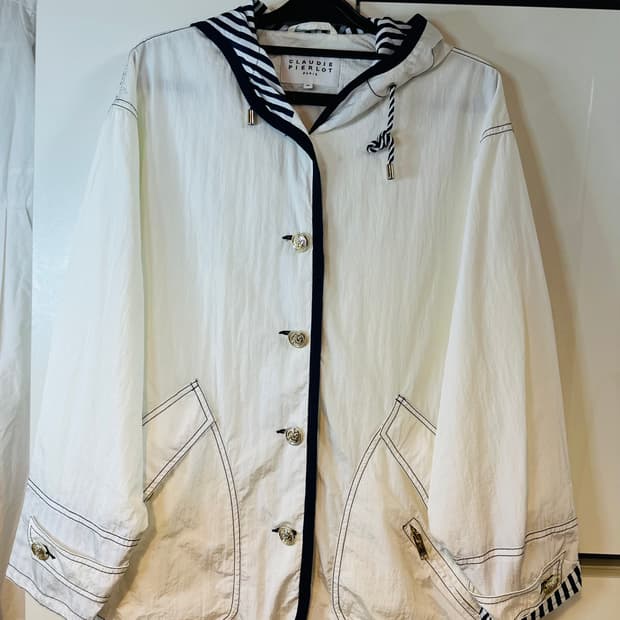 CLAUDIE PIERLOT 끌로디피에로화이트 후드 바람막이 