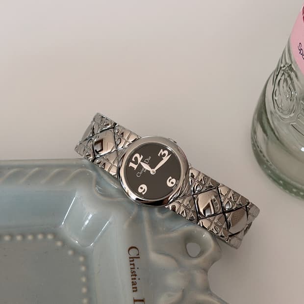 디올 레이디디올 까나쥬 시계 [감정서 포함]