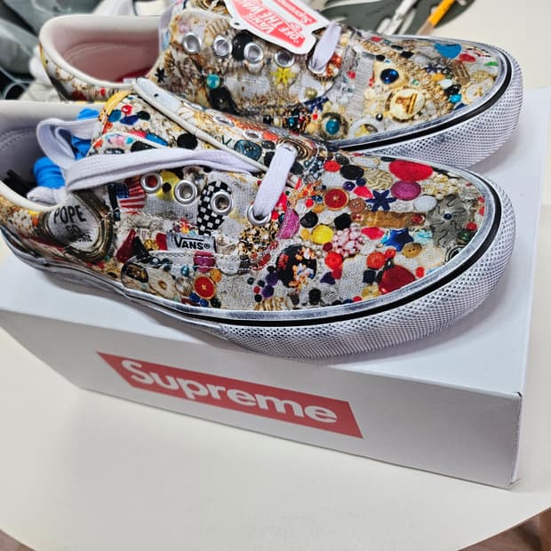 반스 x 슈프림 x 마이크 켈리 에라 화이트 260