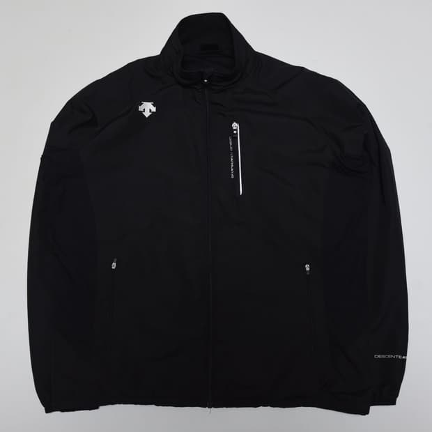 데상트 블랙 트레이닝 집업 110